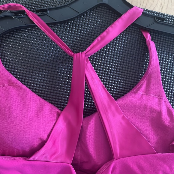 Lululemon size 6 hot pink tank top - Picture 3 of 3